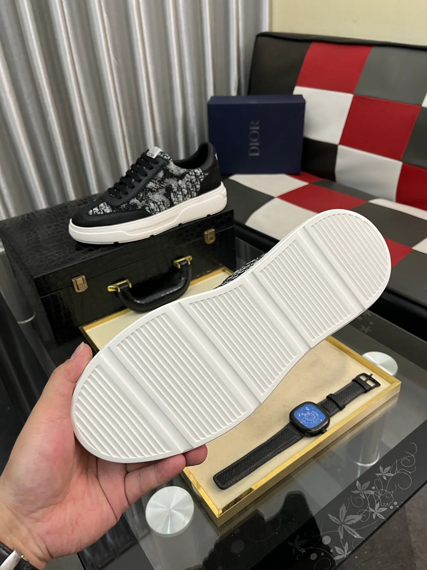 Men's shoes💰: 420⌚️⌚️[Dior] Dior's new men's genuine leather casual shoes, the highest version on the market, any comparison is welcome🆚! The original leather has excellent texture and is super high-end! Fetal sheep net lining imported from Italy, removable pad! Luxurious materials and fine workmanship, highly recommended! Code number: 38-444⃣️Color optional